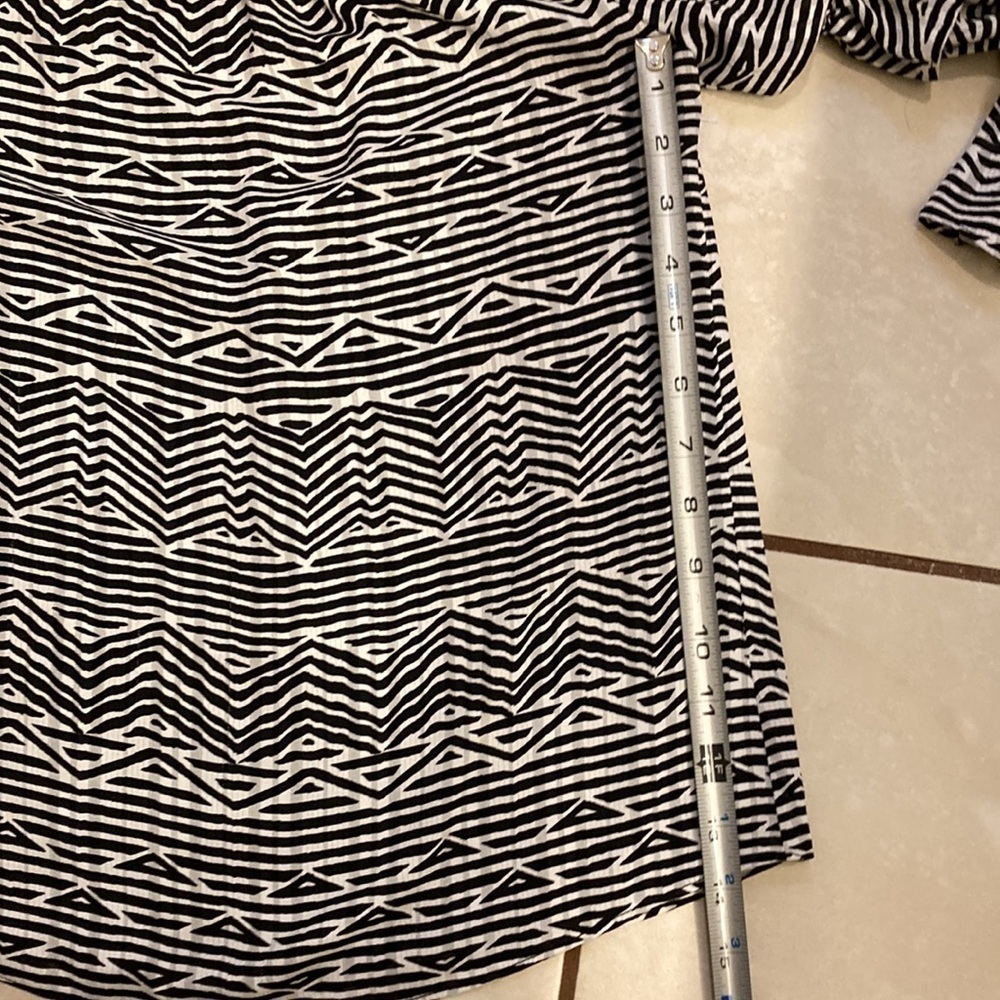 WHBM Aztec Pattern Blouse - Picture 12 of 13